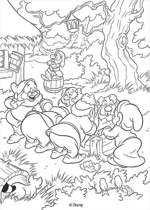 Coloriage Blanche Neige Et Les 7 Nains à Imprimer 78 Best Coloriage Des Princesses Disney Images On Pinterest