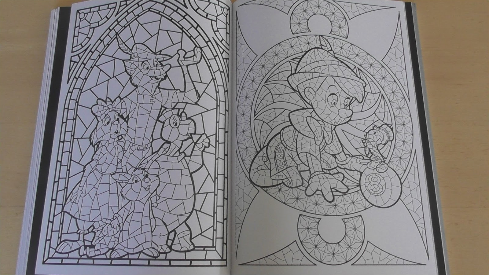 Disney Vitraux 100 Coloriages Art Thérapie Les Chroniques D Un Lecteur Passionné Disney Vitraux