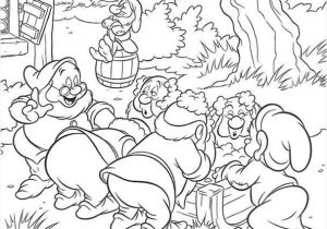 Coloriage Blanche Neige Et Les 7 Nains à Imprimer 78 Best Coloriage Des Princesses Disney Images On Pinterest