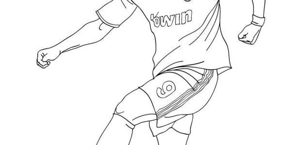 Coloriage De Messi Et Ronaldo Christiano Ronaldo Playing soccer Coloring Page Learn