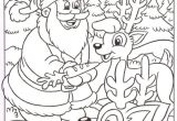 Coloriage Du Pere Noel Gratuit Coloriage Le Père Noël Nourrit Ses Rennes
