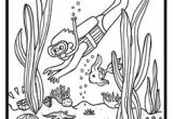 Coloriage Fond sous Marin Coloriage De Deux Petits Enfants Sur La Plage Avec Un Requin Dans L