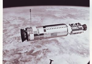 Coloriage Fusée Tintin Coloriage Enfant Dans Fusée